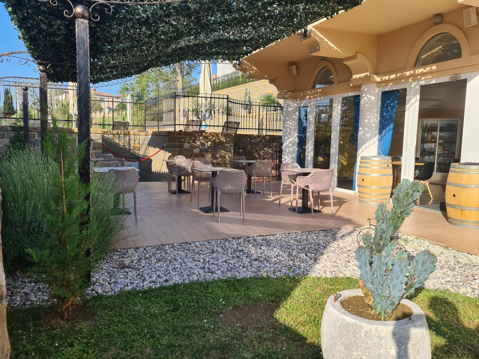 Hotel Stara Sola - Oleander Resort Korte Exterior photo